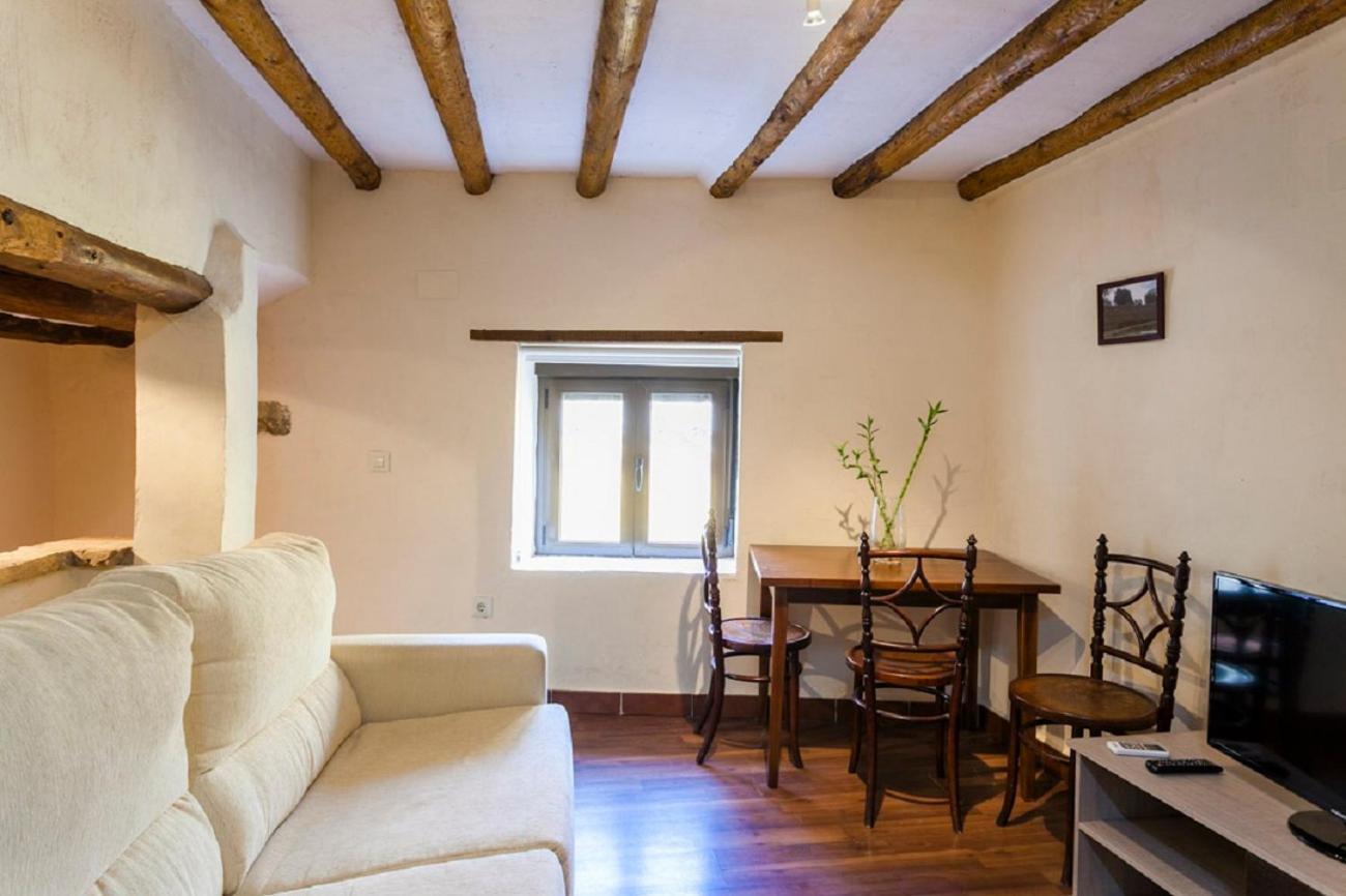 Apartamentos Casa Samper Santa Eulalia de Gállego Quarto foto