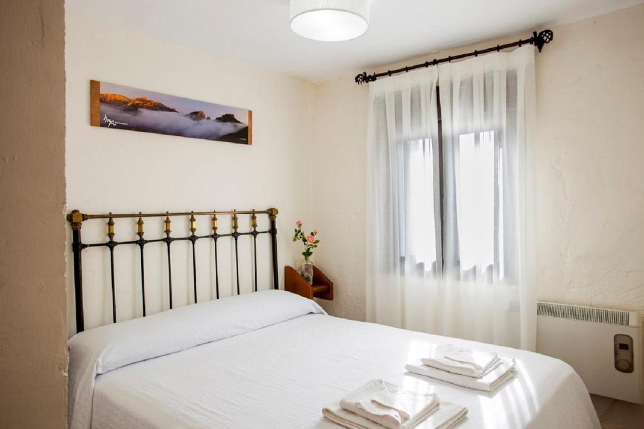 Apartamentos Casa Samper Santa Eulalia de Gállego Quarto foto