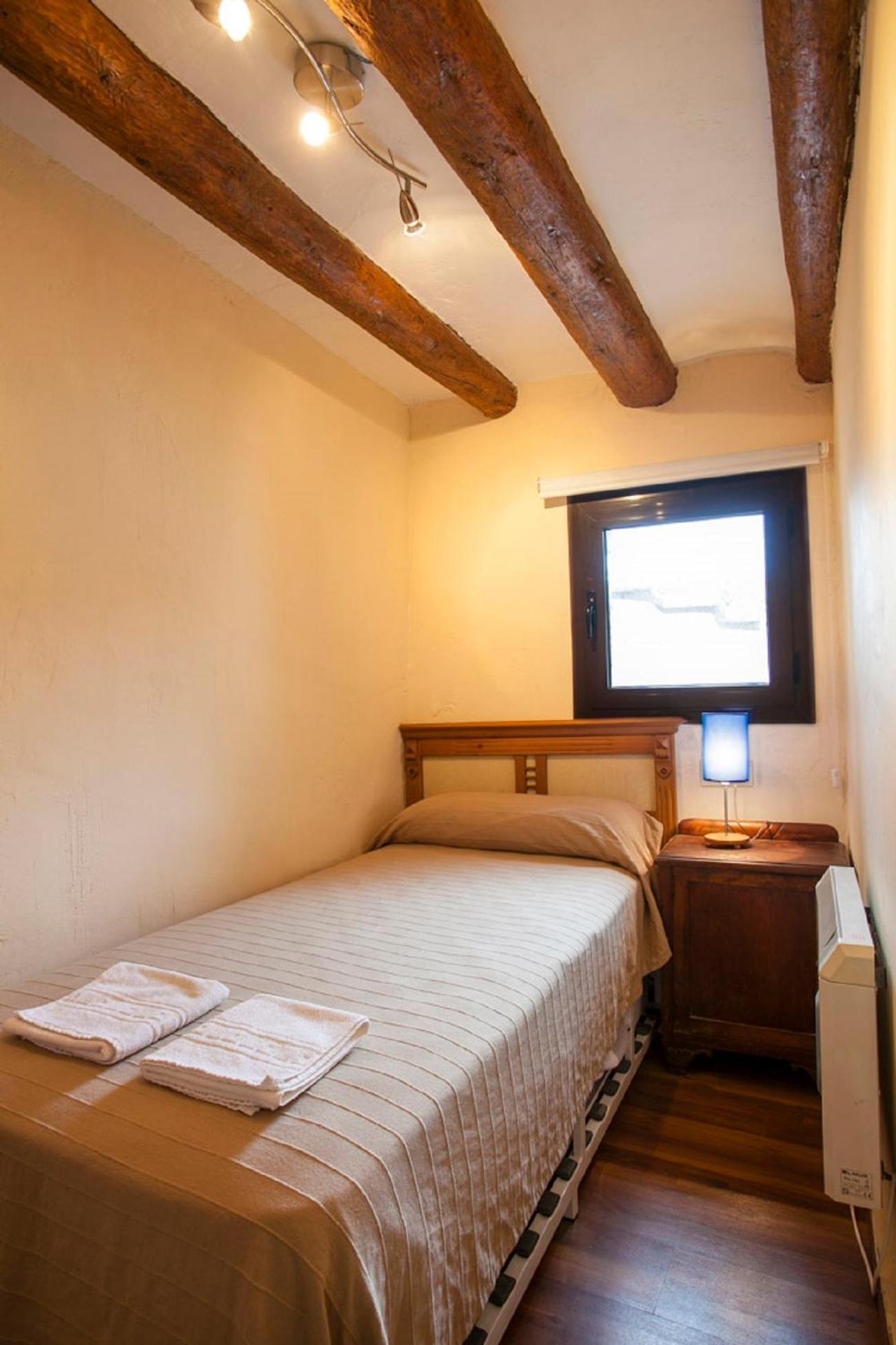 Apartamentos Casa Samper Santa Eulalia de Gállego Quarto foto
